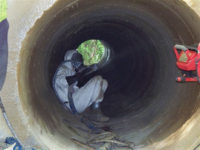 Man applying Sprayroq product inside large hole